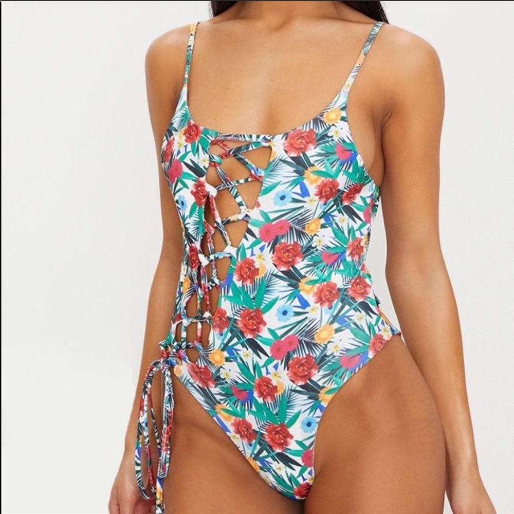 PrettylittleThing one-piece floral swimsuit Sz 8